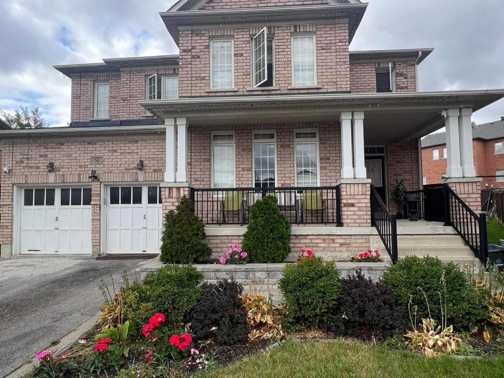 Apartment B 2 Bedroom Brampton Exterior photo